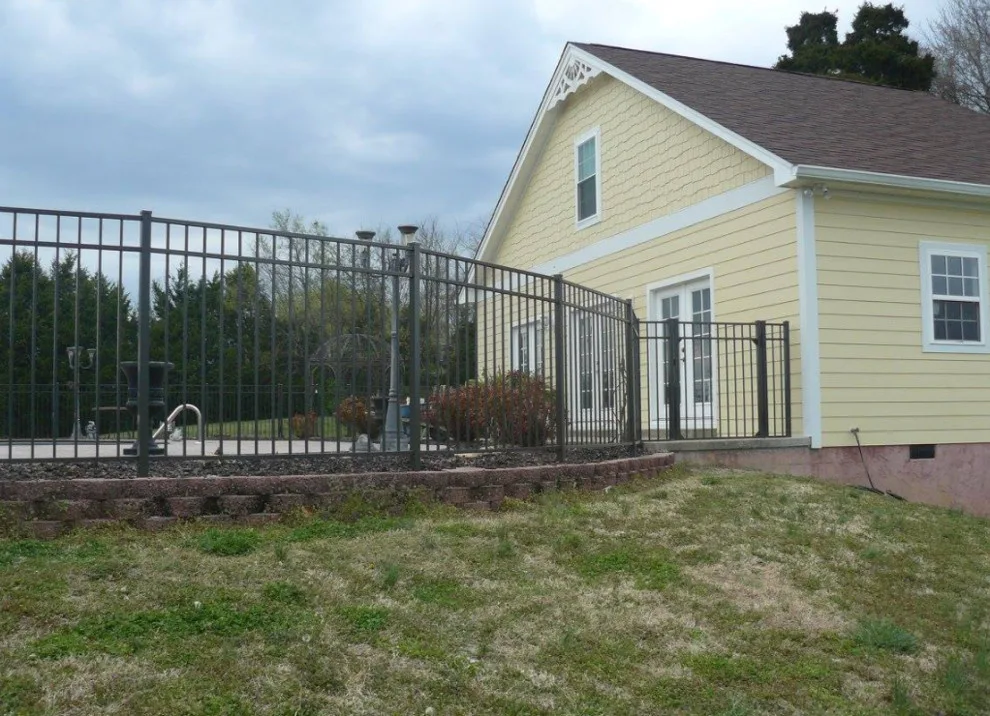 Royal Fence - Photo 4