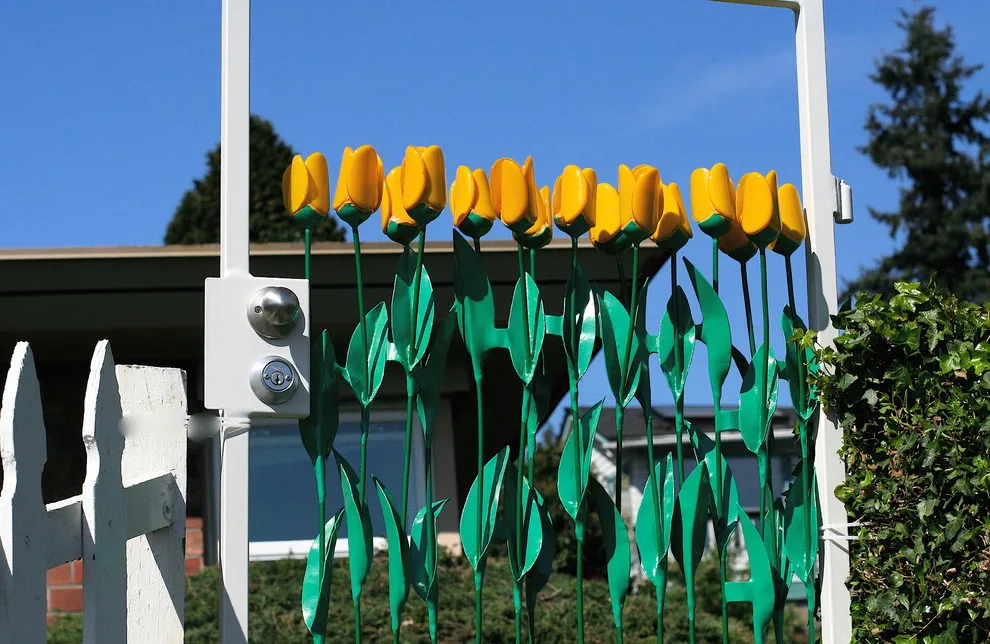 Blossom Entrance Gate by Carbon & Sand - Photo 5