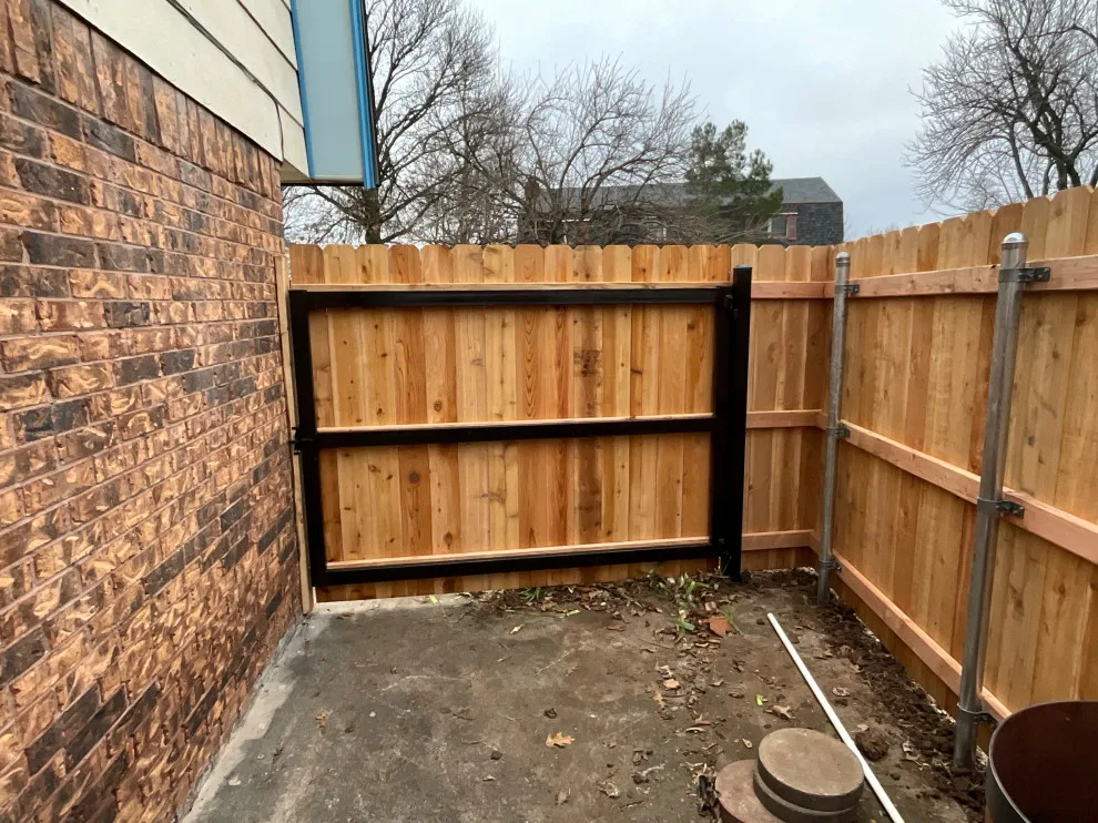 Legacy Fence - Photo 4