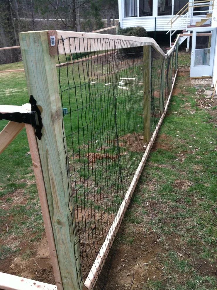 Woodbury - Modern Dog Enclosure by Hartford Fence Company - Photo 9