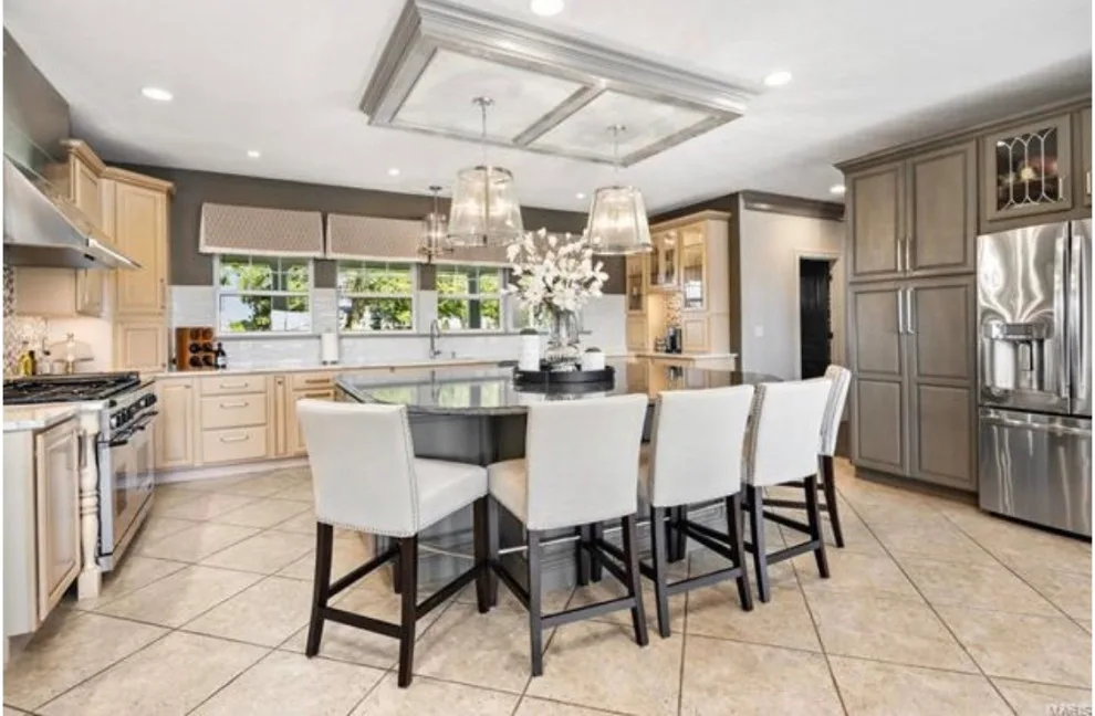 Contemporary City Home by Prime Designs By Nancy - Photo 15
