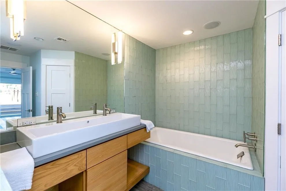 Isle Home by Aleman Residential Design - Photo 9