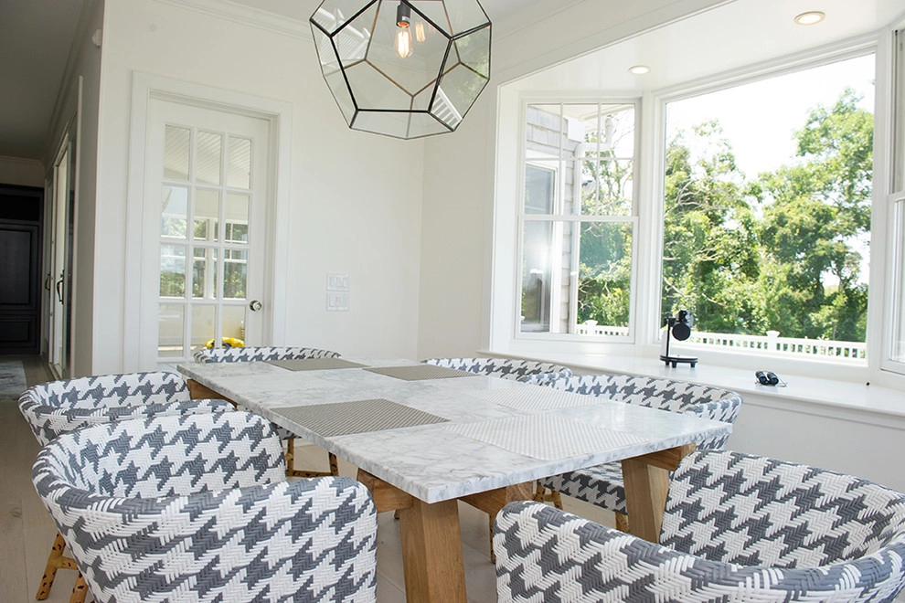 Beach Style Interior by The León Group, LLC - Photo 2