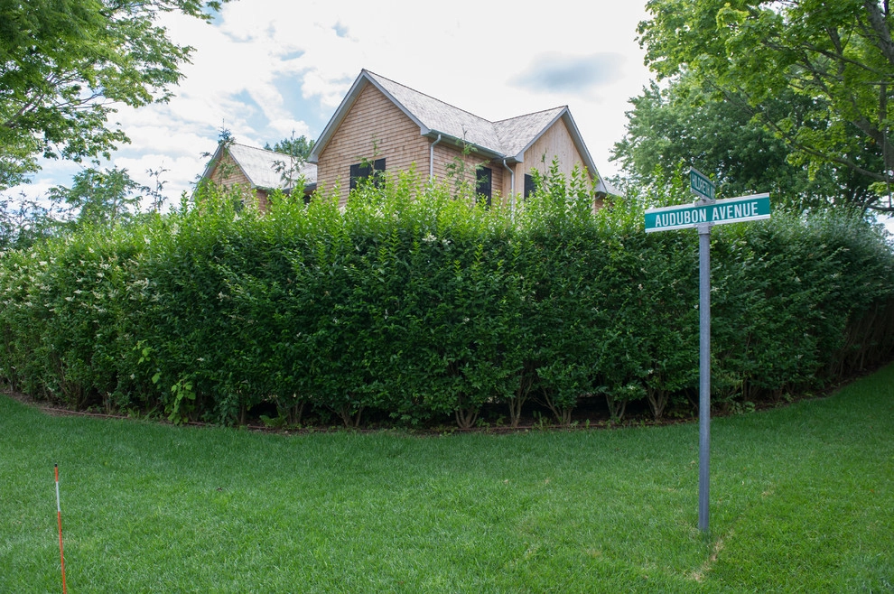 Perfect lawn and landscaping by The León Group, LLC - Photo 5