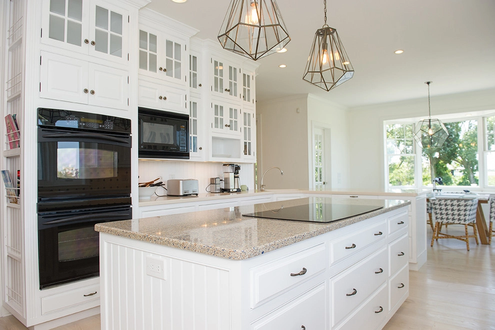 Beach Style Interior by The León Group, LLC - Photo 4