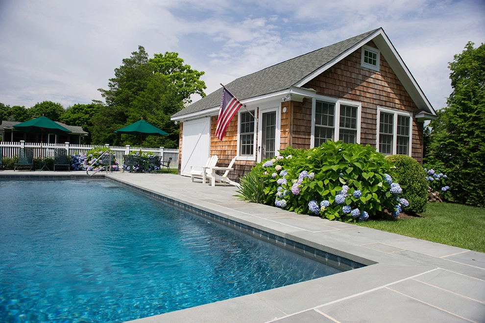 Traditional In-ground Pool by The León Group, LLC - Photo 8
