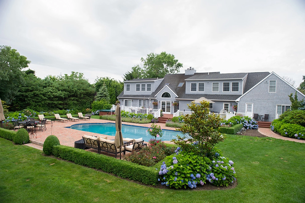 Landscaping and planting by The León Group, LLC - Photo 9
