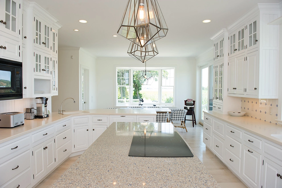 Beach Style Interior by The León Group, LLC - Photo 3