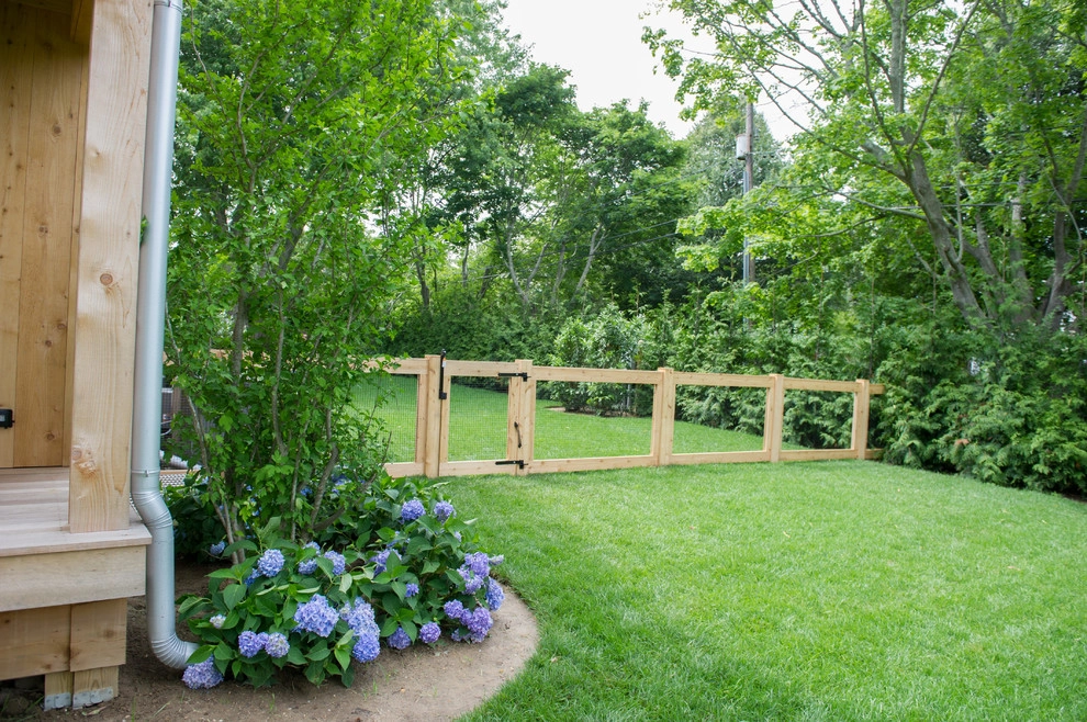 Perfect lawn and landscaping by The León Group, LLC - Photo 8