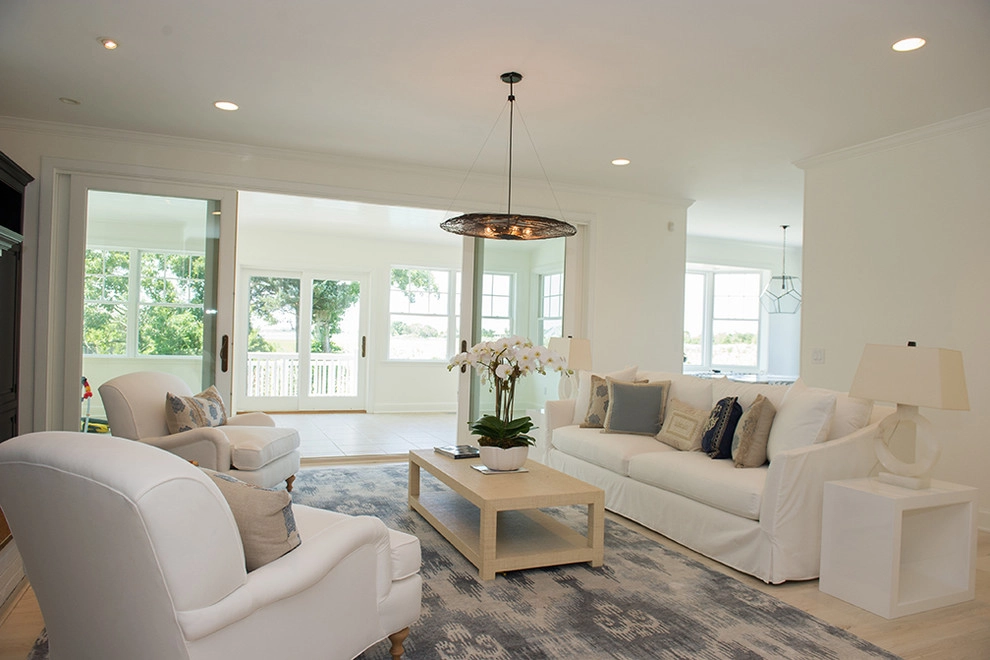 Beach Style Interior by The León Group, LLC - Photo 5