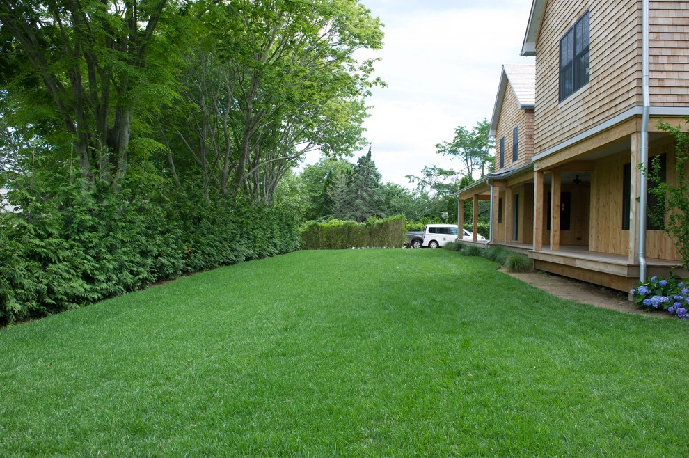 Perfect lawn and landscaping by The León Group, LLC - Photo 6