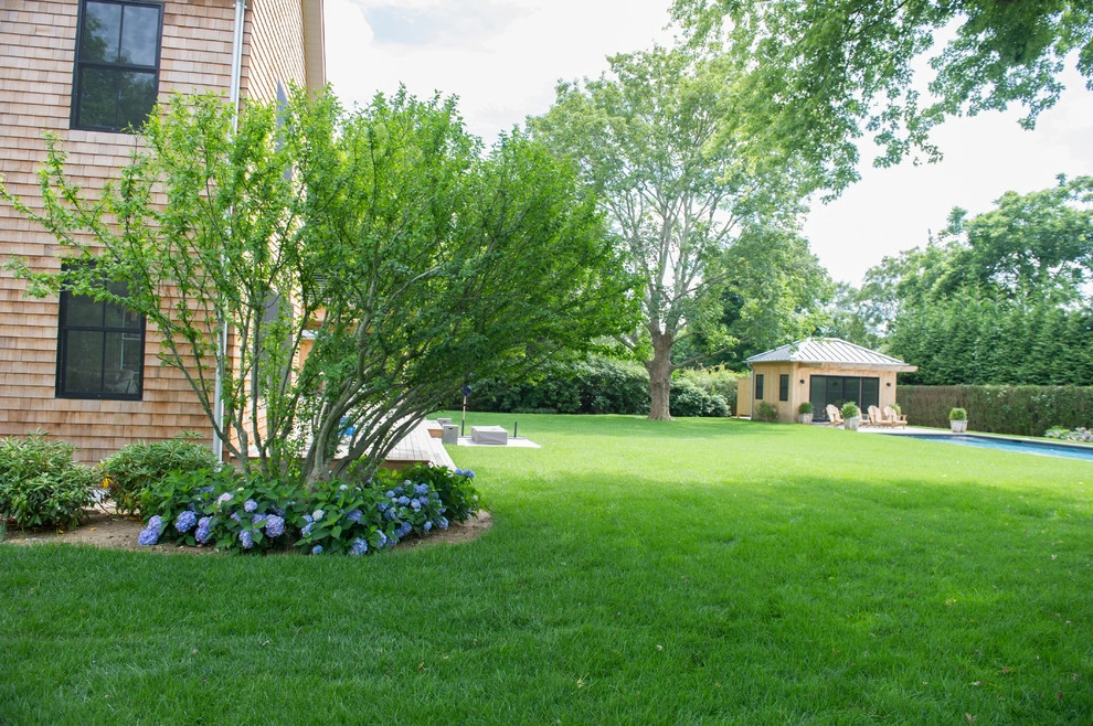 Perfect lawn and landscaping by The León Group, LLC - Photo 9