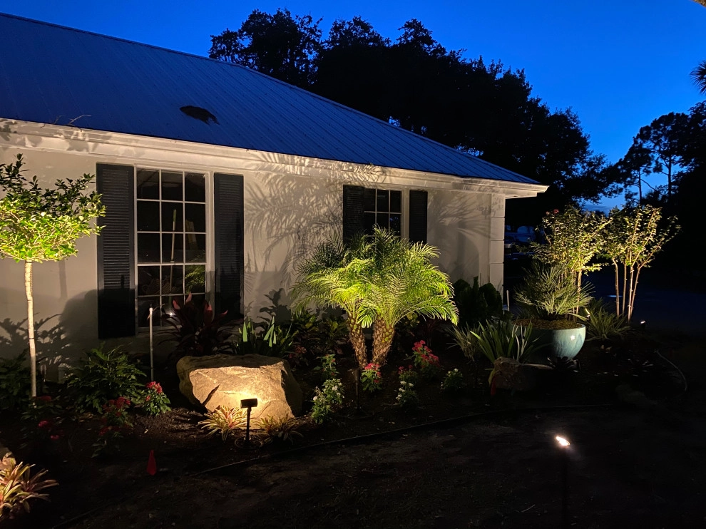 Landscape Lighting by The Master's Touch Landscape And Design - Photo 3