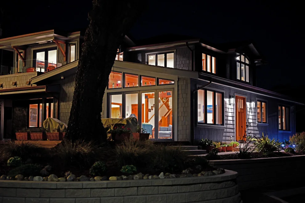 Coastal Residence Revamped by Golden Visions Design - Photo 2