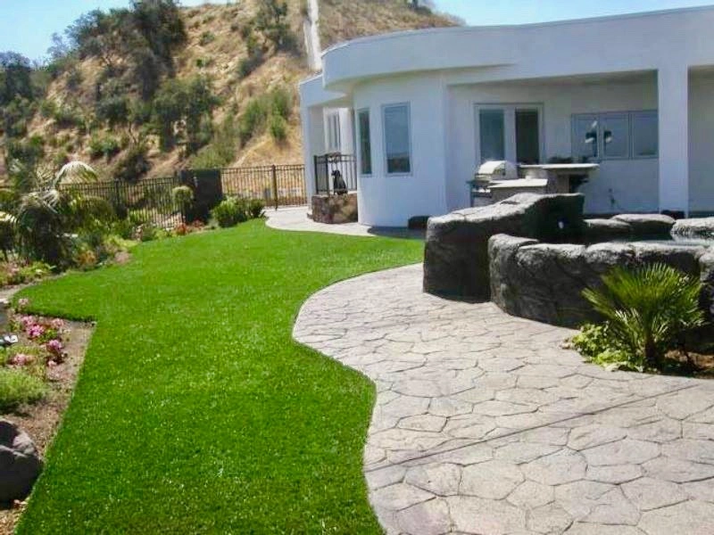 Residential Yards by The Perfect Lawn - Photo 7