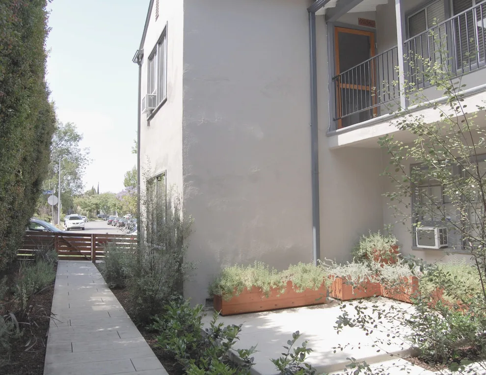 Beverlywood Apartment Complex Renovation by AAHA Studio - Photo 8