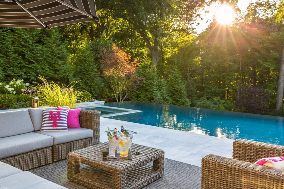Vanishing edge swimming pool by Thomas Flint Landscape Design & Development - Photo 15