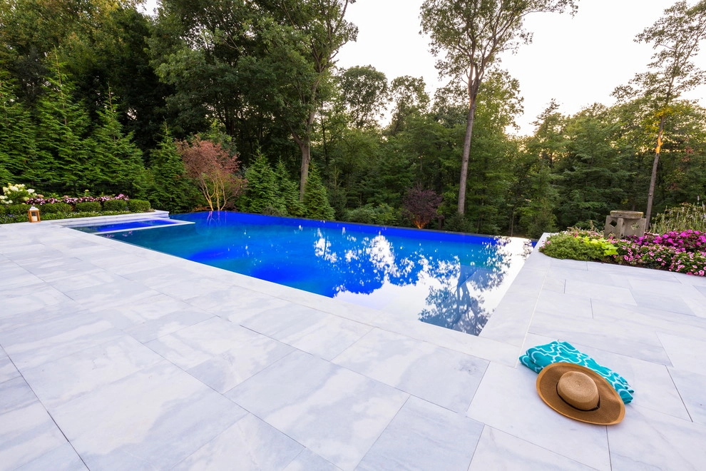 Vanishing edge swimming pool by Thomas Flint Landscape Design & Development - Photo 18