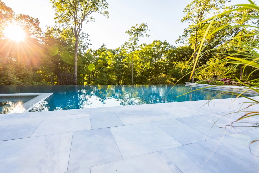 Vanishing edge swimming pool by Thomas Flint Landscape Design & Development - Photo 13