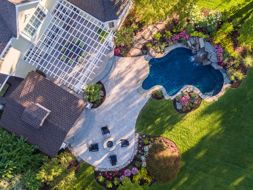 A cocktail pool with character in Montville by Thomas Flint Landscape Design & Development - Photo 4