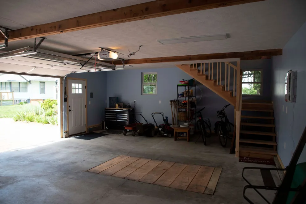 restored standalone Craftsman-style garage by Prairie Studio - Photo 5