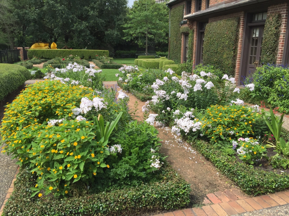 Thompson's Landscaping - Photo 11