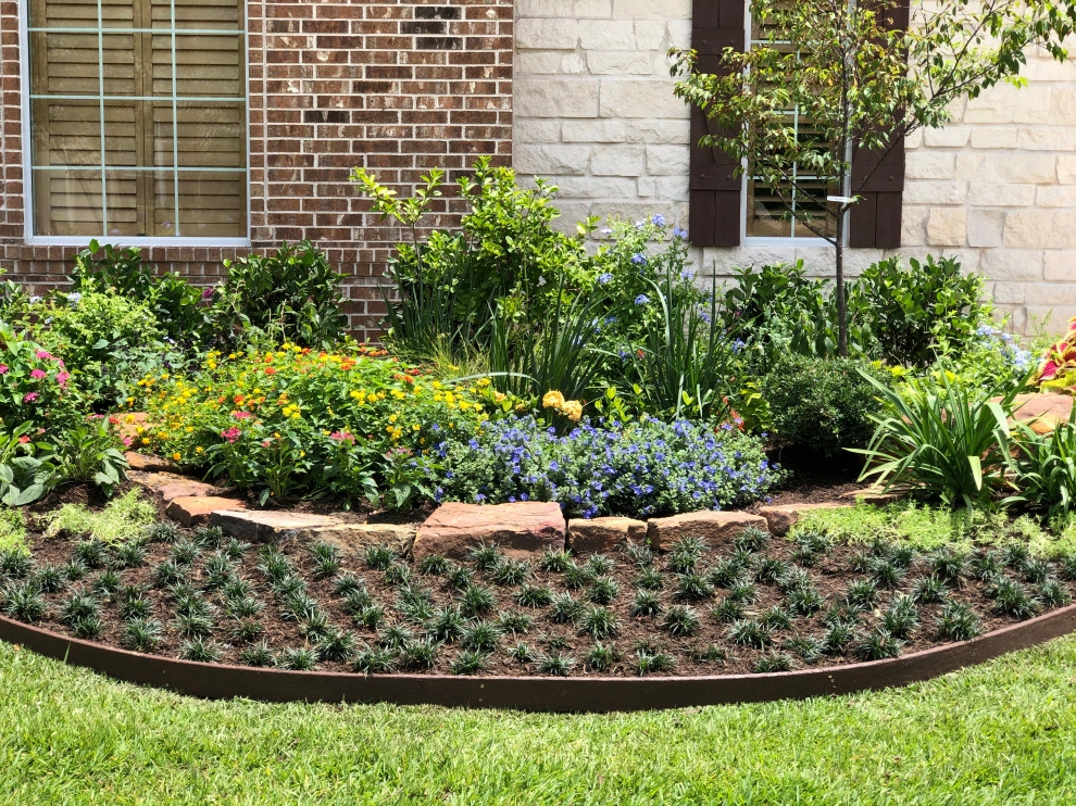 Curb Appeal - Before & After by Thompson's Landscaping - Photo 3