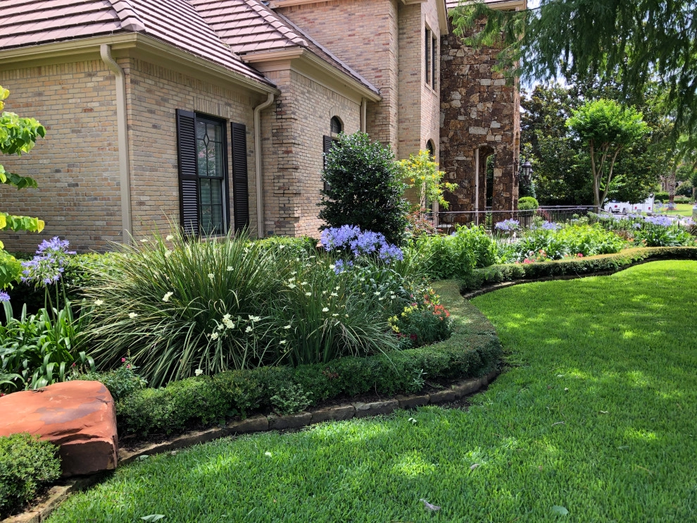 Curb Appeal - Before & After by Thompson's Landscaping - Photo 17