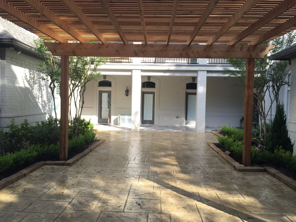 Courtyard - Before & After by Thompson's Landscaping - Photo 2