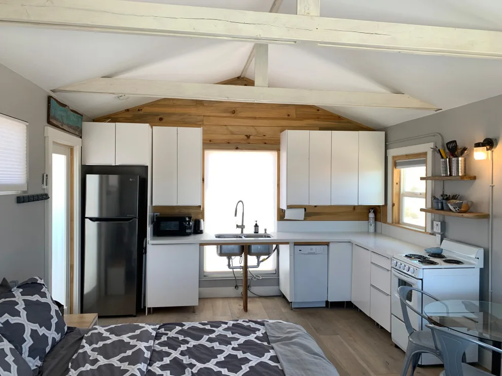 Mojave Desert - Contemporary Cabin Revitalization by IM Design - Photo 9