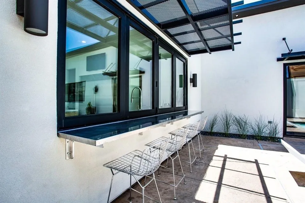 LB Home Showcase House by Seventeen Services Inc. - Photo 4