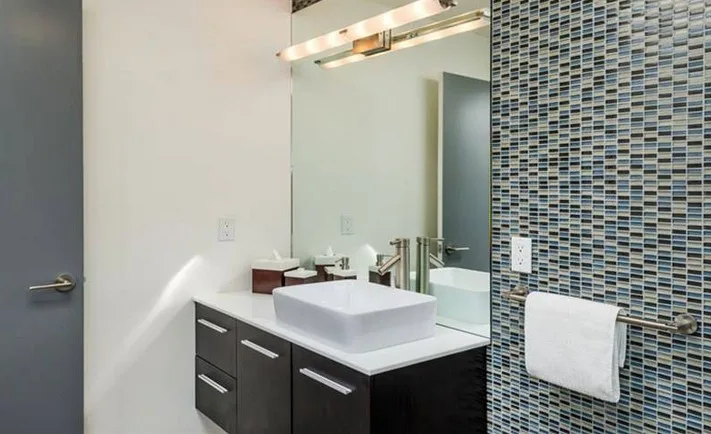 Contemporary Revamp by Envision.design.build, LLC / Edbhawaii - Photo 5