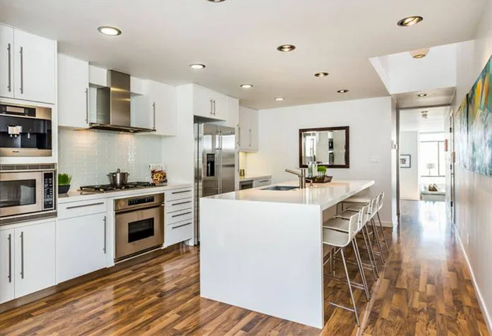 Contemporary Revamp by Envision.design.build, LLC / Edbhawaii - Photo 4