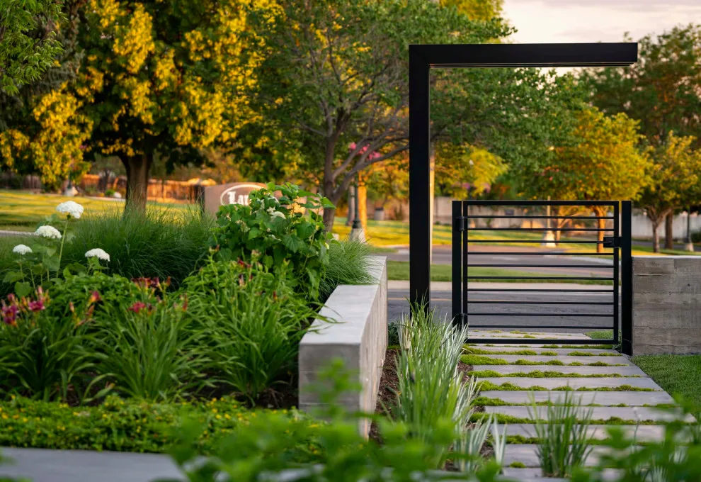 Contemporary Salt Lake City by James L Carroll & Associates Inc - Photo 2