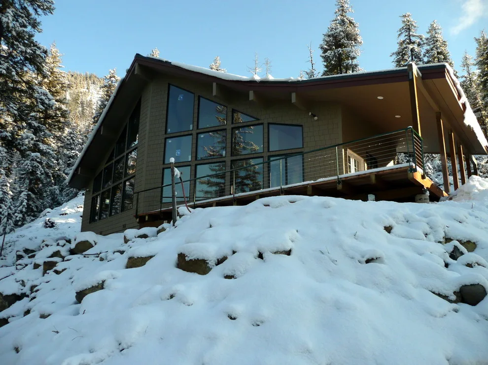 Summit Sanctuary: Off-Grid Mountain Retreat by SC Design - Photo 2