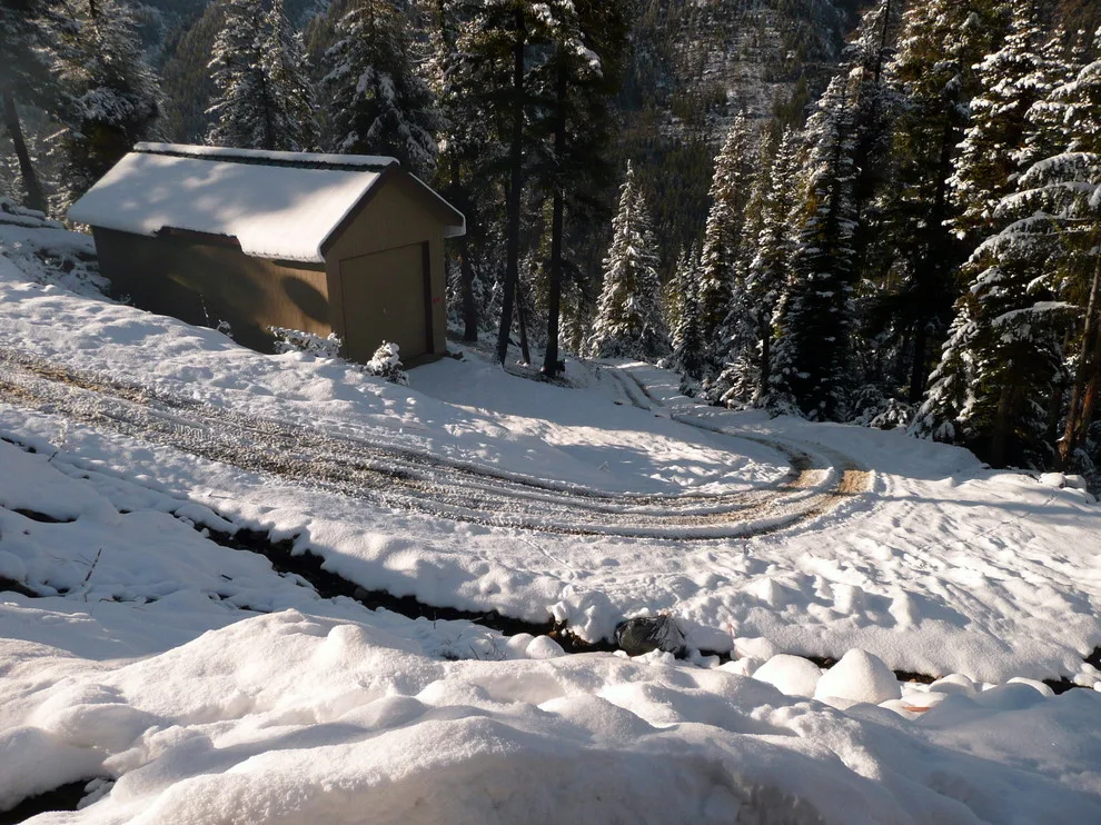 Summit Sanctuary: Off-Grid Mountain Retreat by SC Design - Photo 8