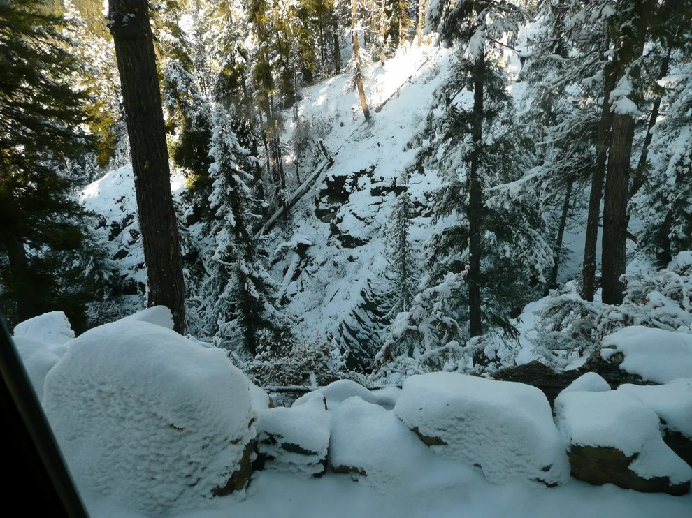 Summit Sanctuary: Off-Grid Mountain Retreat by SC Design - Photo 10