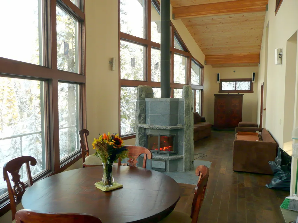 Summit Sanctuary: Off-Grid Mountain Retreat by SC Design - Photo 7