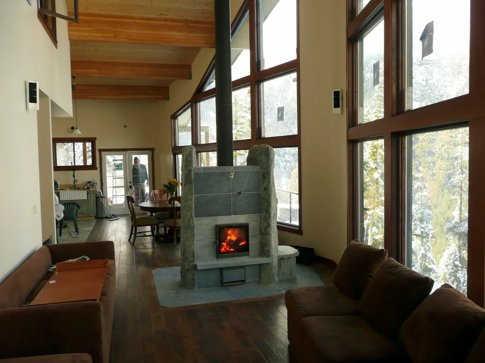 Summit Sanctuary: Off-Grid Mountain Retreat by SC Design - Photo 12