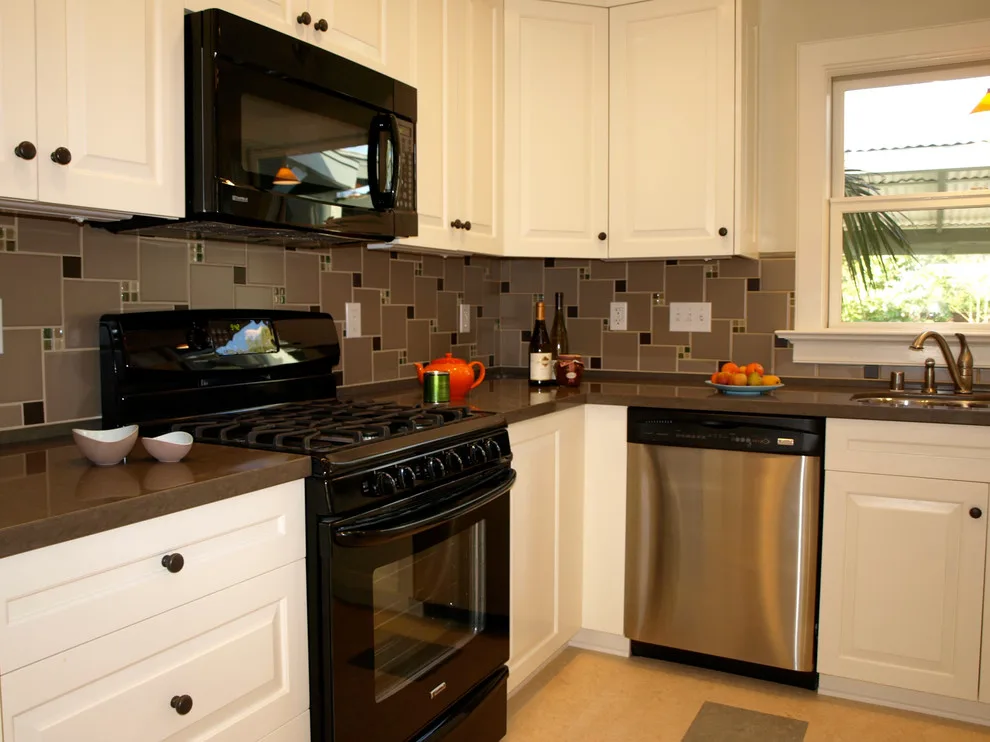 Complete Renovation: Craftsman Bungalow Residence by Caroline Veerman Homes - Photo 7