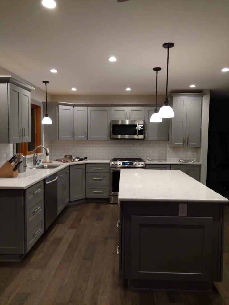 Valparaiso Kitchen Makeover by ME DESIGN And Construction - Photo 4