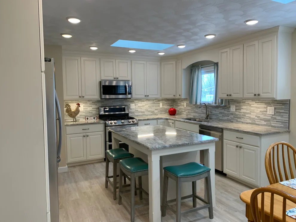Harry's Construction Kitchen & Bath Design Center - Photo 7