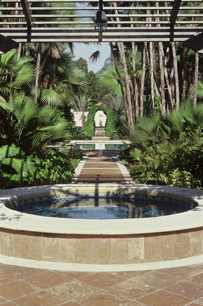 Formal Finesse by Bell Landscape Architecture Inc. - Photo 3