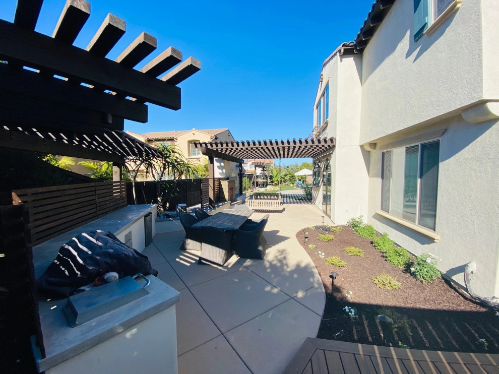 LA COSTA DECK, PERGOLAS, HARDSCAPING & LANDSCAPING PROYECT by BNC Builders INC. - Photo 2