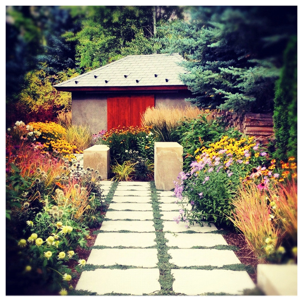 Contemporary Courtyard Garden by Ben Young Landscape Design - Photo 3