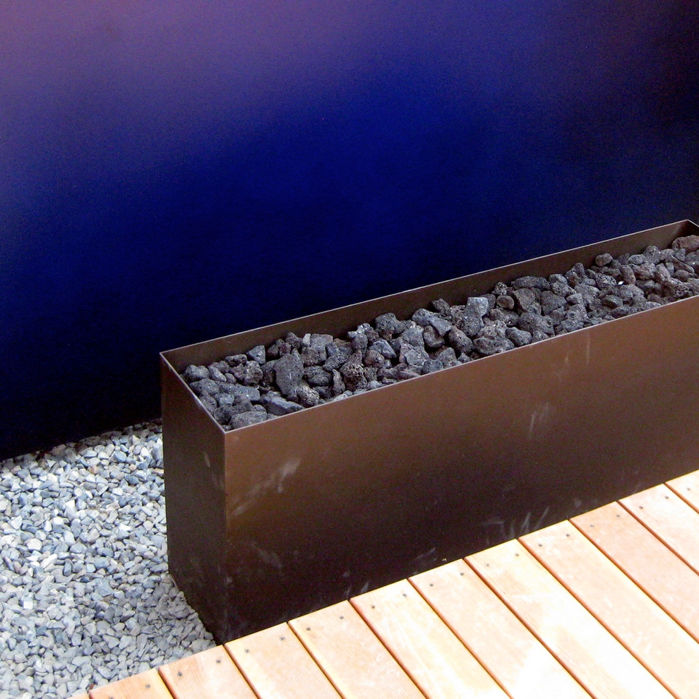 Contemporary Courtyard Garden by Ben Young Landscape Design - Photo 2