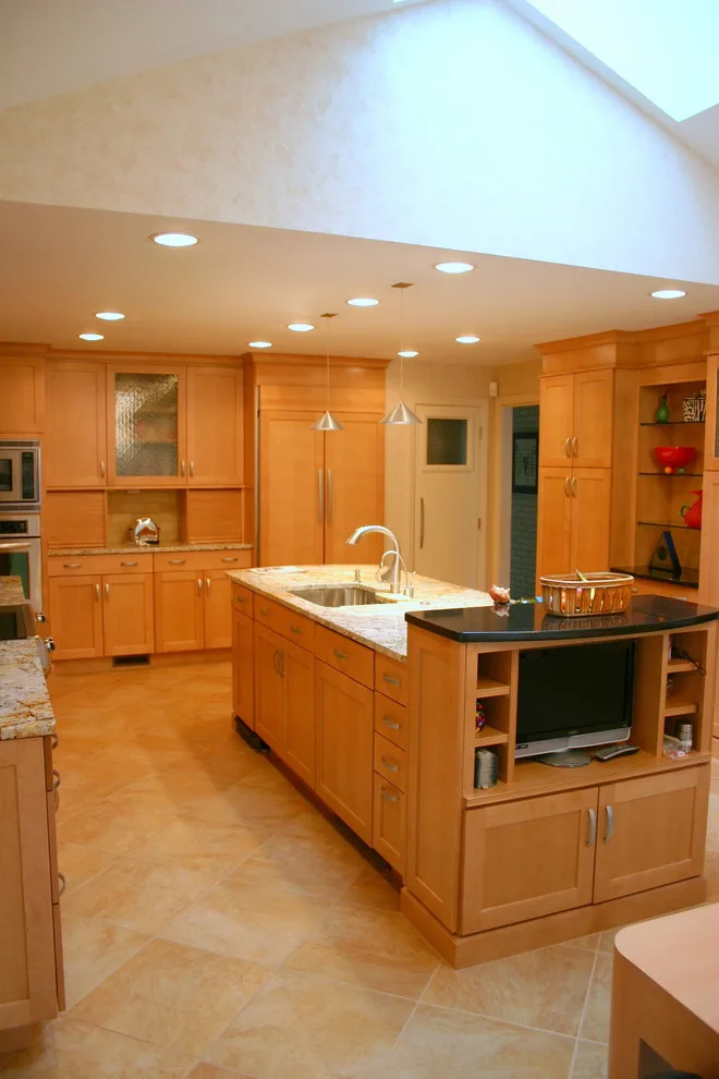 Longmeadow Maple Shaker Kitchen and Desk by Kitchens By Herzenberg - Photo 2