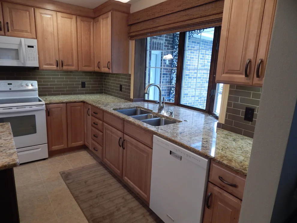 Maple Classic Kitchen by Mosquito Creek Home Renovations - Photo 3