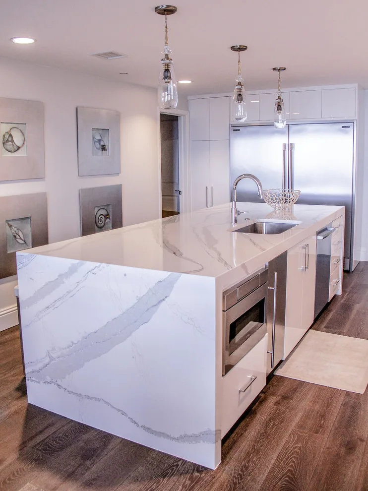 Contemporary Kitchen Revamp in White Acrylic by Kitchen Solvers Of The Gulf Coast - Photo 17