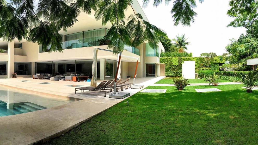 GU Residence by Verde Vertical Inc - Photo 2